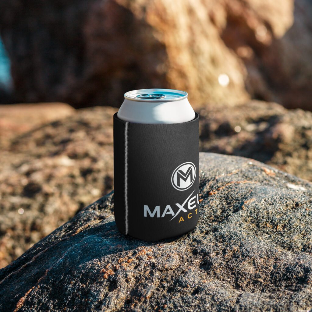 Neoprene can cooler with the MAXELTI Active logo on a rock outdoors